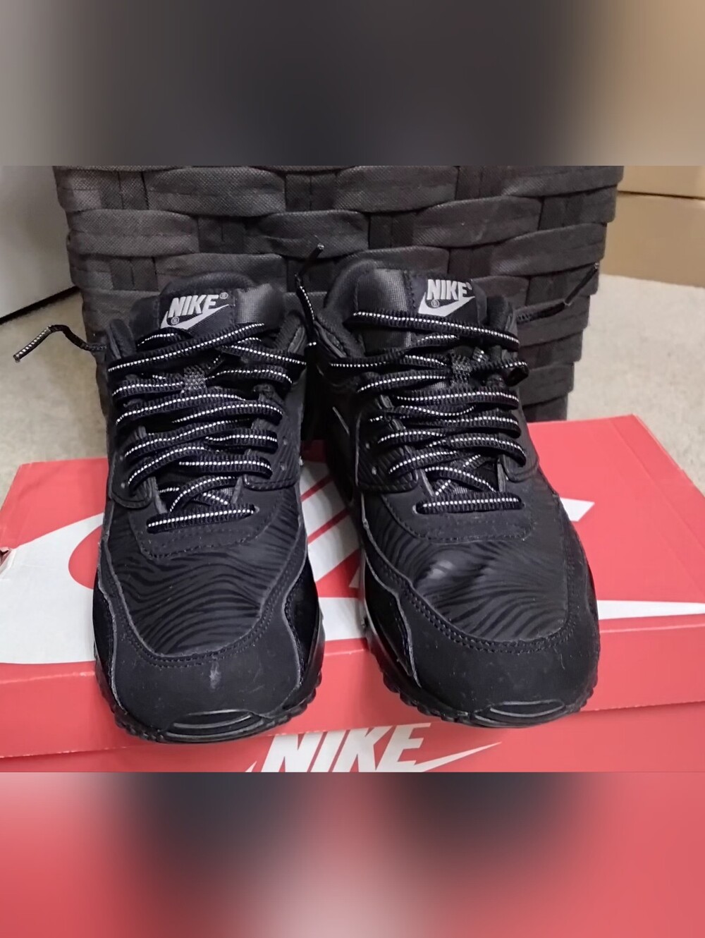 Nike Air Max 90, Black, Size 8 Women/6.5 Youth - Picture 9 of 14